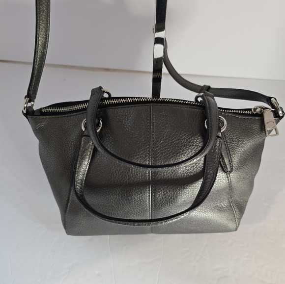 Coach Black Leather Shoulder Bag with Adjustable Strap - Picture 3 of 8
